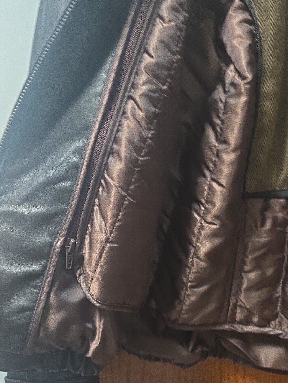 3M Thinsulate Black Bomber Jacket with Zip Front - Picture 3 of 3